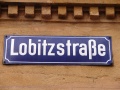 Straßenschild Lobitzstraße, historisch <span class="smw-highlighter" data-type="8" data-state="inline" data-title="Hinweis" title="Urheber: BaringelLizenz: CC BY-SA 3.0"><span class="smwtticon note"></span><span class="smwttcontent">Urheber: <!--LINK'" 2:456--><br><br>Lizenz: CC BY-SA 3.0</span></span>