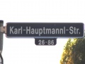 Straßenschild Karl-Hauptmannl-Straße <span class="smw-highlighter" data-type="8" data-state="inline" data-title="Hinweis" title="Urheber: BaringelLizenz: CC BY-SA 3.0"><span class="smwtticon note"></span><span class="smwttcontent">Urheber: <!--LINK'" 2:387--><br><br>Lizenz: CC BY-SA 3.0</span></span>