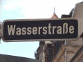 Straßenschild Wasserstraße <span class="smw-highlighter" data-type="8" data-state="inline" data-title="Hinweis" title="Urheber: BaringelLizenz: CC BY-SA 3.0"><span class="smwtticon note"></span><span class="smwttcontent">Urheber: <!--LINK'" 2:4--><br><br>Lizenz: CC BY-SA 3.0</span></span>