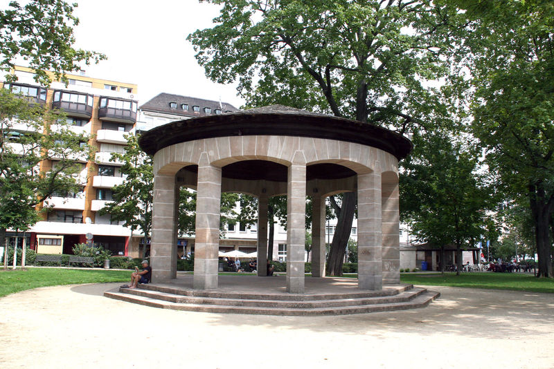 Datei:Adenaueranlage Pavillon.jpg