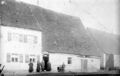 Bauernhof alte Nr. 28 heute <!--LINK'" 0:122--> mit Besitzer Stefan Ulrich und Ehefrau Elisabeth, Tochter ... <span class="smw-highlighter" data-type="8" data-state="inline" data-title="Hinweis" title="Bauernhof alte Nr. 28 heute Fischerberg 8 mit Besitzer Stefan Ulrich und Ehefrau Elisabeth, Tochter Anna Regina, spätere Erbin verh. Leipold und Tochter Magdalena, später nach Großgründlach verheiratet, Aufnahme 1920Urheber: unbekanntLizenz: CC BY-SA 3.0"><span class="smwtticon note"></span><span class="smwttcontent">Bauernhof alte Nr. 28 heute <!--LINK'" 0:123--> mit Besitzer Stefan Ulrich und Ehefrau Elisabeth, Tochter Anna Regina, spätere Erbin verh. Leipold und Tochter Magdalena, später nach Großgründlach verheiratet, Aufnahme 1920<br>Urheber: unbekannt<br><br>Lizenz: CC BY-SA 3.0</span></span>