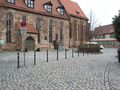 die Pflastersteine von der Schwabacher Straße auf dem Kirchenplatz <span class="smw-highlighter" data-type="8" data-state="inline" data-title="Hinweis" title="Urheber: ChrischmiLizenz: CC BY-SA 3.0"><span class="smwtticon note"></span><span class="smwttcontent">Urheber: Chrischmi<br><br>Lizenz: CC BY-SA 3.0</span></span>