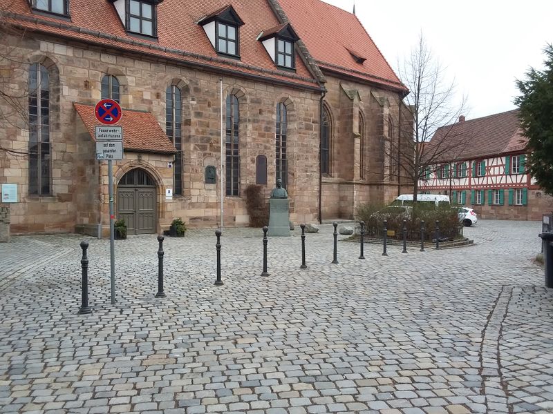 Datei:Pflaster Kirchenplatz 1.jpg