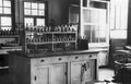 Chemielabor BBF, ca. 1944. <span class="smw-highlighter" data-type="8" data-state="inline" data-title="Hinweis" title="Urheber: UnbekanntLizenz: CC BY-SA 3.0"><span class="smwtticon note"></span><span class="smwttcontent">Urheber: Unbekannt<br><br>Lizenz: CC BY-SA 3.0</span></span>