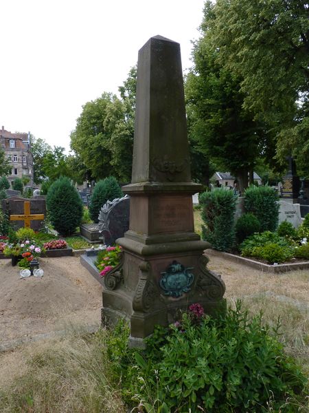 Datei:Grabstein Dotzauer b.JPG