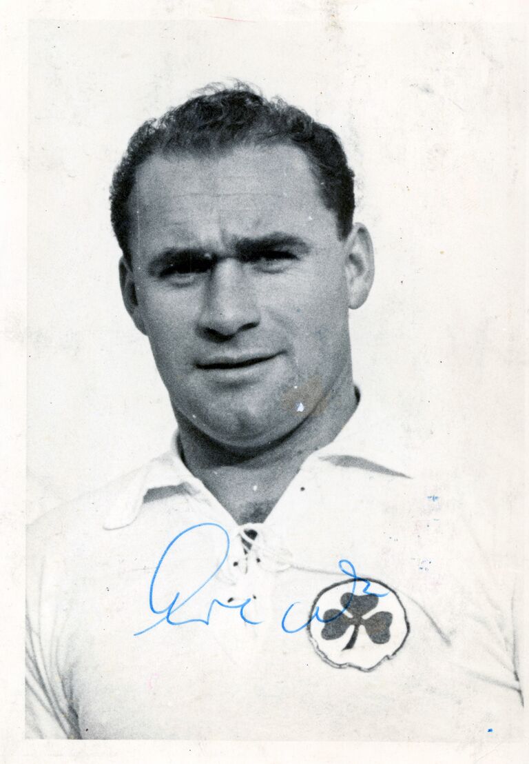 Herbert Erhard ca 1950 mit Unterschrift.jpg