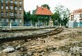 Freigelegte Schienenanlage der Straßenbahn während der Umgestaltung der Billinganlage, Juli 2003 <span class="smw-highlighter" data-type="8" data-state="inline" data-title="Hinweis" title="Urheber: Klaus-Peter SchaackLizenz: CC BY-SA 4.0"><span class="smwtticon note"></span><span class="smwttcontent">Urheber: <!--LINK'" 0:248--><br><br>Lizenz: CC BY-SA 4.0</span></span>