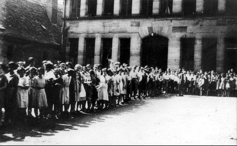 Datei:Isr. Bürgerschule, Schulhof..png