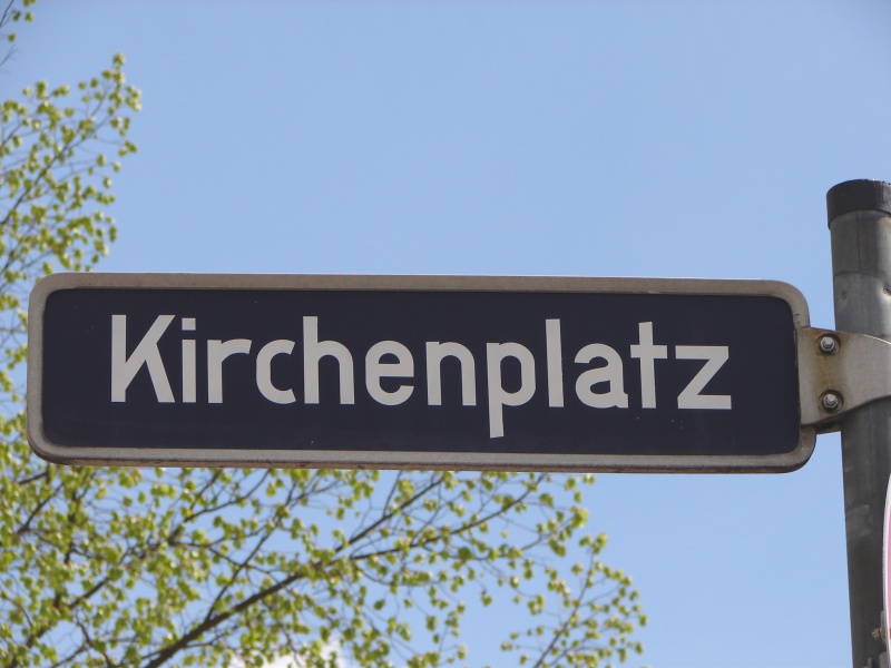 Datei:Kirchenplatz.JPG