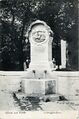 Der König-Ludwig-II.-Brunnen in der Königstraße, 1908 <span class="smw-highlighter" data-type="8" data-state="inline" data-title="Hinweis" title="Urheber: Georg KrehnLizenz: CC BY-SA 3.0"><span class="smwtticon note"></span><span class="smwttcontent">Urheber: <a class="mw-selflink selflink">Georg Krehn</a><br><br>Lizenz: CC BY-SA 3.0</span></span>