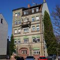Mietshaus Waldstraße 57 mit bewachsenem Südgiebel, April 2020 <span class="smw-highlighter" data-type="8" data-state="inline" data-title="Hinweis" title="Urheber: AquilexLizenz: CC BY-SA 3.0"><span class="smwtticon note"></span><span class="smwttcontent">Urheber: Aquilex<br><br>Lizenz: CC BY-SA 3.0</span></span>
