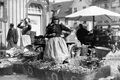 Markttag mit Marktständen und Ketznfrauen auf dem heutigen Obstmarkt, ca. 1910 <span class="smw-highlighter" data-type="8" data-state="inline" data-title="Hinweis" title="Urheber: Johann Georg Heinrich LotterLizenz: Bildlizenz-Stadtarchiv"><span class="smwtticon note"></span><span class="smwttcontent">Urheber: <!--LINK'" 0:3--><br><br>Lizenz: Bildlizenz-Stadtarchiv</span></span>