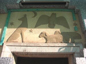 Herrnstr. 60 Wandplastik.JPG