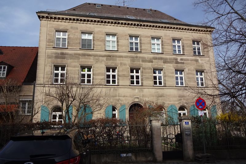 Datei:Kirchenplatz 3.jpg