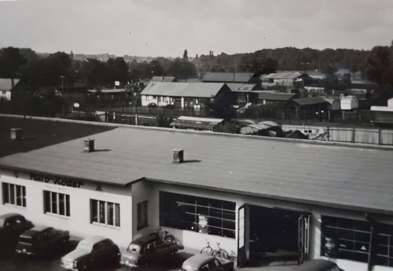 Datei:Innenhof Autohaus Röder Wolfringstr..jpg