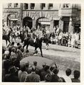 Erntedankfestzug in der Schwabacher Straße, 1962 <span class="smw-highlighter" data-type="8" data-state="inline" data-title="Hinweis" title="Urheber: K. GugelLizenz: CC BY-SA 4.0"><span class="smwtticon note"></span><span class="smwttcontent">Urheber: K. Gugel<br><br>Lizenz: CC BY-SA 4.0</span></span>