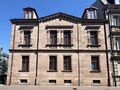 Westfassade der Ottostraße 1 im Mai 2025 <span class="smw-highlighter" data-type="8" data-state="inline" data-title="Hinweis" title="Urheber: Anja WiegelLizenz: CC BY-SA 4.0"><span class="smwtticon note"></span><span class="smwttcontent">Urheber: <!--LINK'" 0:773--><br><br><br>Lizenz: CC BY-SA 4.0</span></span>
