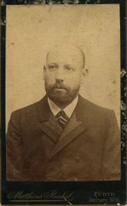 Reichel Mann mit Vollbart.jpg