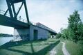 Bahnbrücke der <!--LINK'" 0:195--> (hinten) über die <!--LINK'" 0:196-->. Vorne die Eisenbahnbrücke über den ... <span class="smw-highlighter" data-type="8" data-state="inline" data-title="Hinweis" title="Bahnbrücke der Rangaubahn (hinten) über die Südwesttangente. Vorne die Eisenbahnbrücke über den Main-Donau-Kanal (1992)Urheber: Bernd Jesussek"><span class="smwtticon note"></span><span class="smwttcontent">Bahnbrücke der <!--LINK'" 0:197--> (hinten) über die <!--LINK'" 0:198-->. Vorne die Eisenbahnbrücke über den Main-Donau-Kanal (1992)<br>Urheber: <!--LINK'" 0:199--><br></span></span>