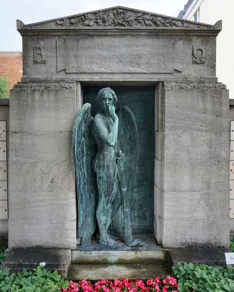 Datei:Grabmal Aldinger.jpeg