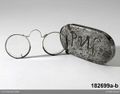Brille  von Jonas Schwartz, Produktion 1704 <span class="smw-highlighter" data-type="8" data-state="inline" data-title="Hinweis" title="Urheber: Johansson, Ridde/Nordiska museetLizenz: CC BY-NC-ND 4.0"><span class="smwtticon note"></span><span class="smwttcontent">Urheber: Johansson, Ridde/Nordiska museet<br>Lizenz: CC BY-NC-ND 4.0</span></span>