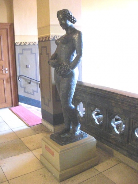 Datei:Rathaus Bronzeplastik.JPG