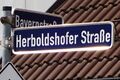 Straßenschild Herboldshofer Straße 2024 <span class="smw-highlighter" data-type="8" data-state="inline" data-title="Hinweis" title="Urheber: Norbert PietschLizenz: CC BY-SA 3.0"><span class="smwtticon note"></span><span class="smwttcontent">Urheber: Norbert Pietsch<br><br>Lizenz: CC BY-SA 3.0</span></span>