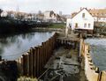 Bauarbeiten am Stau- und Triebwerksanlage - im Hintergrund die Foerstermühle, Jan. 1989 <span class="smw-highlighter" data-type="8" data-state="inline" data-title="Hinweis" title="Urheber: Klaus-Peter SchaackLizenz: CC BY-SA 3.0"><span class="smwtticon note"></span><span class="smwttcontent">Urheber: <!--LINK'" 0:235--><br><br>Lizenz: CC BY-SA 3.0</span></span>