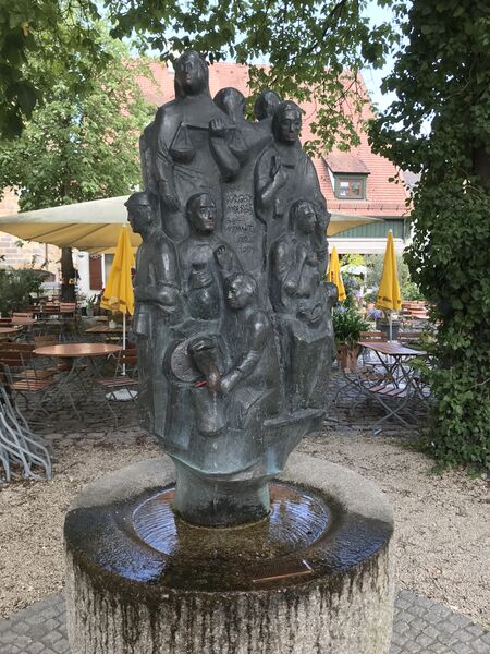 Datei:Bürgerbrunnen.jpeg