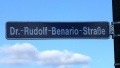 Straßenschild Dr.-Rudolf-Benario-Straße <span class="smw-highlighter" data-type="8" data-state="inline" data-title="Hinweis" title="Urheber: BaringelLizenz: CC BY-SA 3.0"><span class="smwtticon note"></span><span class="smwttcontent">Urheber: <!--LINK'" 2:30--><br><br><br>Lizenz: CC BY-SA 3.0</span></span>