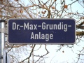 Straßenschild Dr.-Max-Grundig-Anlage <span class="smw-highlighter" data-type="8" data-state="inline" data-title="Hinweis" title="Urheber: BaringelLizenz: CC BY-SA 3.0"><span class="smwtticon note"></span><span class="smwttcontent">Urheber: <!--LINK'" 2:59--><br><br><br>Lizenz: CC BY-SA 3.0</span></span>