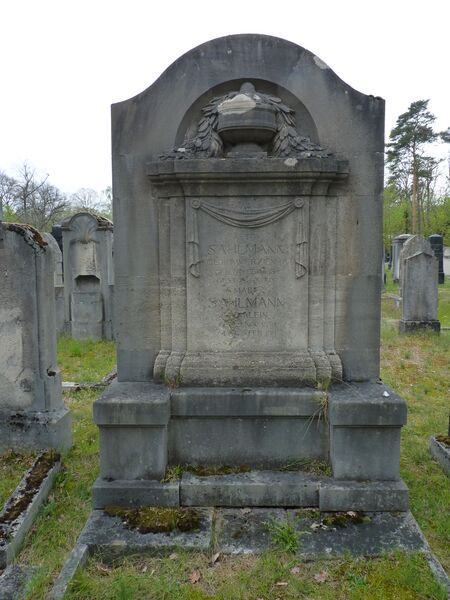 Datei:Grabstein Anton Sahlmann.JPG