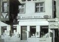 Die Bäckerei Nagel am Marktplatz 11 (1967) <span class="smw-highlighter" data-type="8" data-state="inline" data-title="Hinweis" title="Urheber: Werner PetersonLizenz: copyright"><span class="smwtticon note"></span><span class="smwttcontent">Urheber: Werner Peterson<br><br>Lizenz: copyright</span></span>