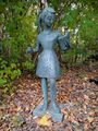 Freiplastik „Lesendes Mädchen“ (Bronze) von Gudrun Kunstmann auf dem Gelände des ... <span class="smw-highlighter" data-type="8" data-state="inline" data-title="Hinweis" title="Freiplastik „Lesendes Mädchen“ (Bronze) von Gudrun Kunstmann auf dem Gelände des Helene-Lange-Gymnasiums (Oktober 2024)Urheber: Ralph StenzelLizenz: CC BY-SA 4.0"><span class="smwtticon note"></span><span class="smwttcontent">Freiplastik „Lesendes Mädchen“ (Bronze) von Gudrun Kunstmann auf dem Gelände des Helene-Lange-Gymnasiums (Oktober 2024)<br>Urheber: <!--LINK'" 0:139--><br><br>Lizenz: CC BY-SA 4.0</span></span>