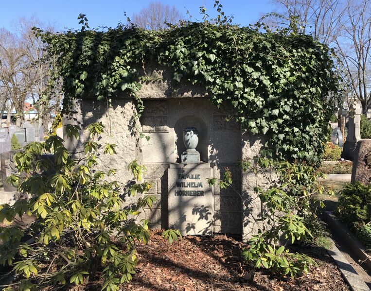 Datei:Grabstätte Wilhelm Horneber.jpeg