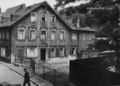 Anwesen Mühlstraße 11 mit ehem. Fotoatelier Schildknecht, 1958 <span class="smw-highlighter" data-type="8" data-state="inline" data-title="Hinweis" title="Urheber: W. KleppmannLizenz: Bildlizenz-Stadtarchiv"><span class="smwtticon note"></span><span class="smwttcontent">Urheber: W. Kleppmann<br><br>Lizenz: Bildlizenz-Stadtarchiv</span></span>