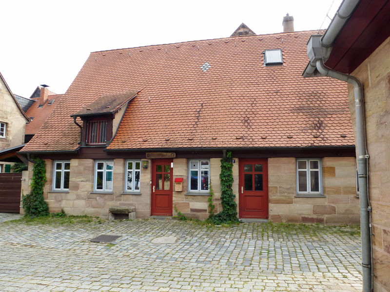 Datei:Pfarrhof 2 2016.JPG