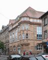 Die Volkshochschule in der Hirschenstraße, Juli 2018 <span class="smw-highlighter" data-type="8" data-state="inline" data-title="Hinweis" title="Urheber: Robert SollnerLizenz: CC BY-SA 3.0"><span class="smwtticon note"></span><span class="smwttcontent">Urheber: Robert Sollner<br><br>Lizenz: CC BY-SA 3.0</span></span>