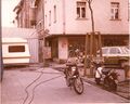 Gehweg vor Gebäude Königstr. 93 zur Kirchweihzeit. 1980er Jahre <span class="smw-highlighter" data-type="8" data-state="inline" data-title="Hinweis" title="Urheber: unbekanntLizenz: copyright"><span class="smwtticon note"></span><span class="smwttcontent">Urheber: unbekannt<br><br>Lizenz: copyright</span></span>