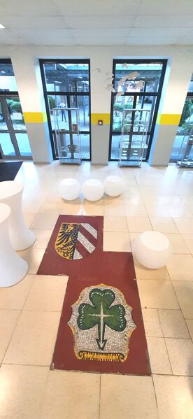 Datei:Mosaik Highschool.jpg