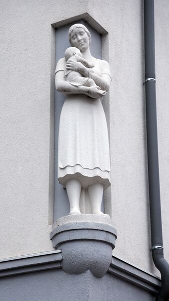 Datei:Buschingstr. 9 Steinplastik.JPG