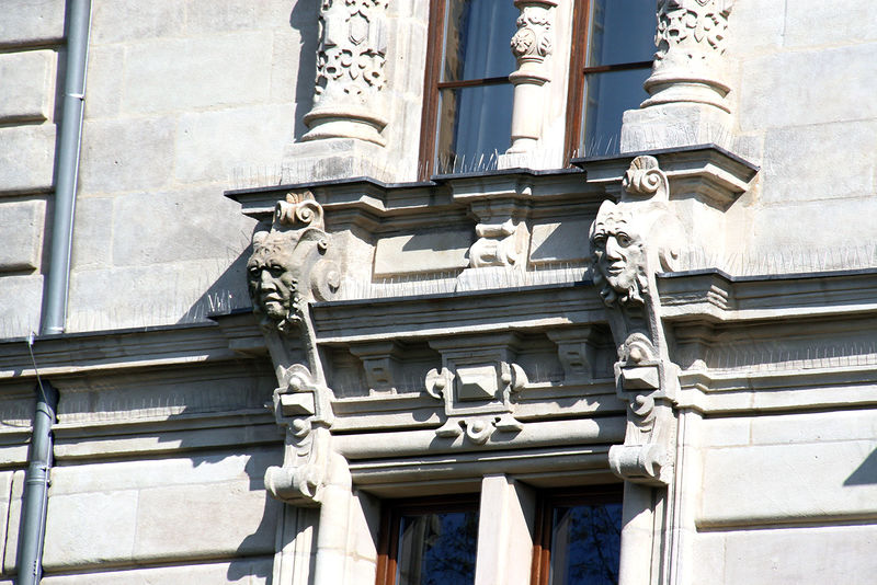 Datei:Logenhaus Fenster Detail 2017.jpg