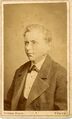 Porträt eines jungen Mannes, erstellt vom Fürther Fotografen Eugen Popp, ca. 1880 <span class="smw-highlighter" data-type="8" data-state="inline" data-title="Hinweis" title="Urheber: Eugen PoppLizenz: CC BY-SA 4.0"><span class="smwtticon note"></span><span class="smwttcontent">Urheber: <a class="mw-selflink selflink">Eugen Popp</a><br><br>Lizenz: CC BY-SA 4.0</span></span>