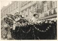 Kirchweihzug 1958, im Hintergrund rechts die <!--LINK'" 0:25--> <span class="smw-highlighter" data-type="8" data-state="inline" data-title="Hinweis" title="Urheber: H. F.Lizenz: CC BY-SA 3.0"><span class="smwtticon note"></span><span class="smwttcontent">Urheber: H. F.<br><br>Lizenz: CC BY-SA 3.0</span></span>