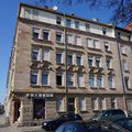 Mietshaus Balbiererstraße 20 (Fassadenseite Balbiererstr.), April 2020 <span class="smw-highlighter" data-type="8" data-state="inline" data-title="Hinweis" title="Urheber: AquilexLizenz: CC BY-SA 3.0"><span class="smwtticon note"></span><span class="smwttcontent">Urheber: Aquilex<br><br>Lizenz: CC BY-SA 3.0</span></span>