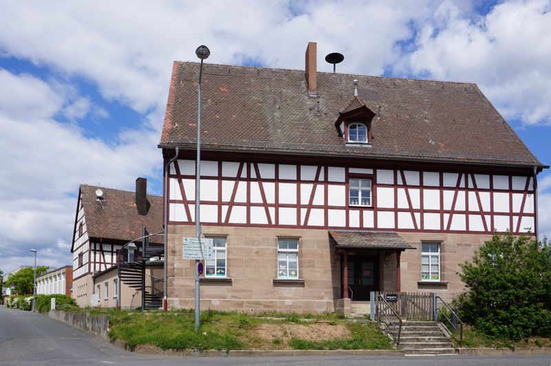 Datei:Unterfarrnbach Schule 1.JPG