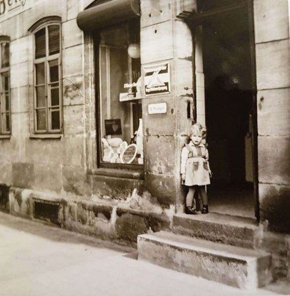 Datei:Marienstr Ladengeschäft.jpg