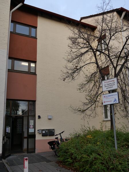 Datei:Eingang "Stiller Winkel".jpeg