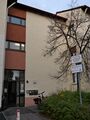 Eingang zum Block C des ehemals städtischen Altenpflegeheims, Stiller Winkel 14, Nov. 2022 <span class="smw-highlighter" data-type="8" data-state="inline" data-title="Hinweis" title="Urheber: Sonja Dollhopf"><span class="smwtticon note"></span><span class="smwttcontent">Urheber: <!--LINK'" 0:6--><br></span></span>