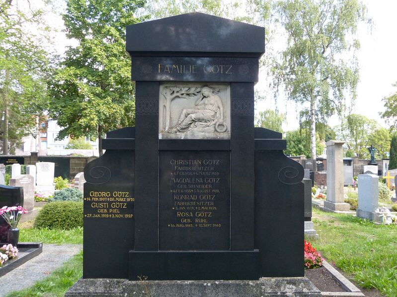 Datei:Götz-Grabmal.JPG
